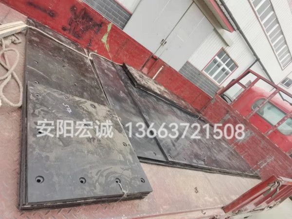 自卸車車底滑板發貨南寧，安陽宏誠自卸車車底滑板卸車沒煩惱！
